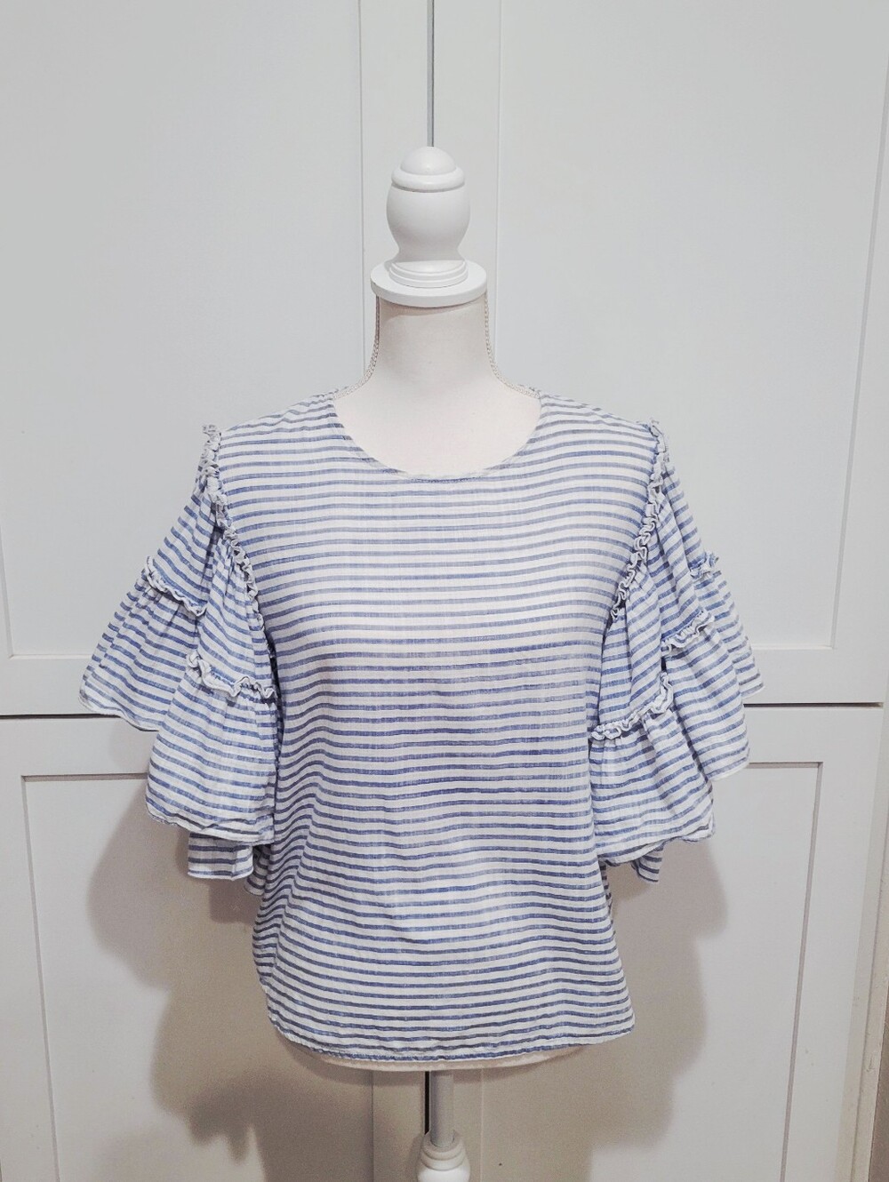 Who What Wear 100% Cotton Blue & White Striped Top w/Ruffle Sleeves | Medium